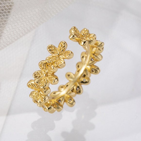 NEW!  Flower Ring Beautiful - Picture 1 of 3